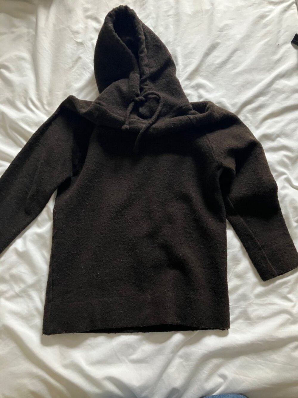 Virgin wool Leset hoodie sweater in coffee (slightly shrunken)